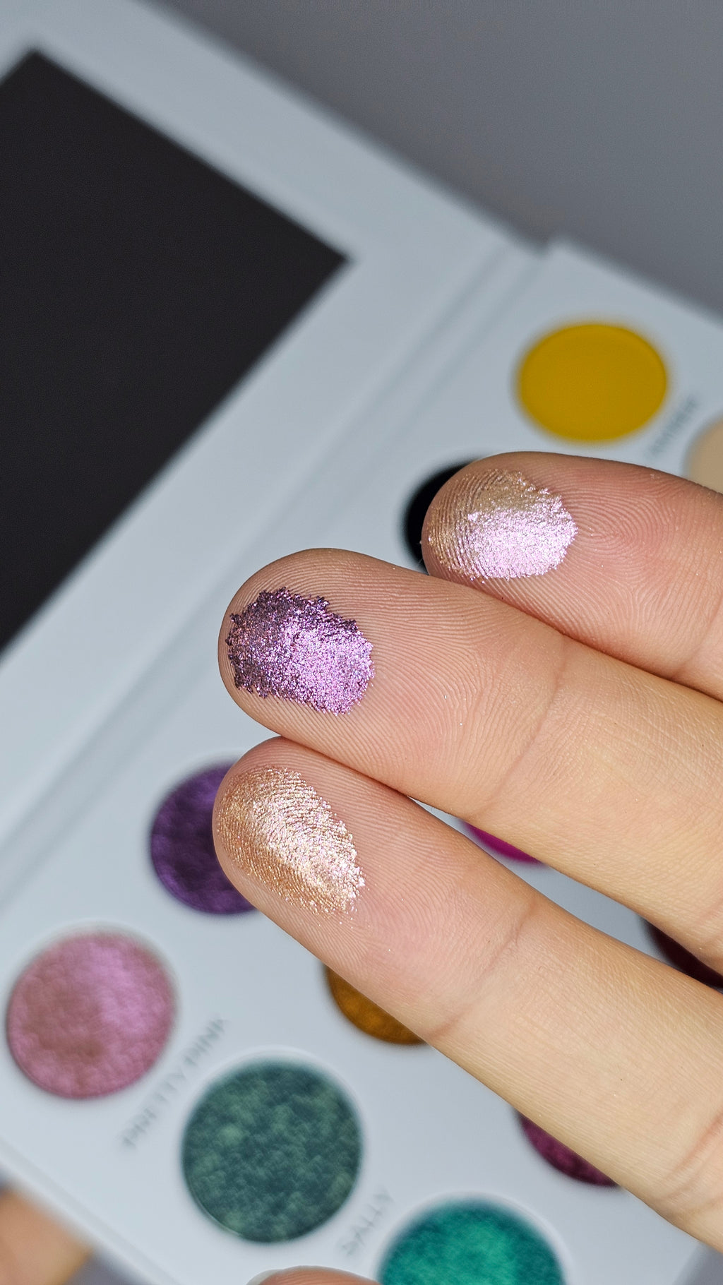 dreamer-palette-duochrome-eyeshadow-colors